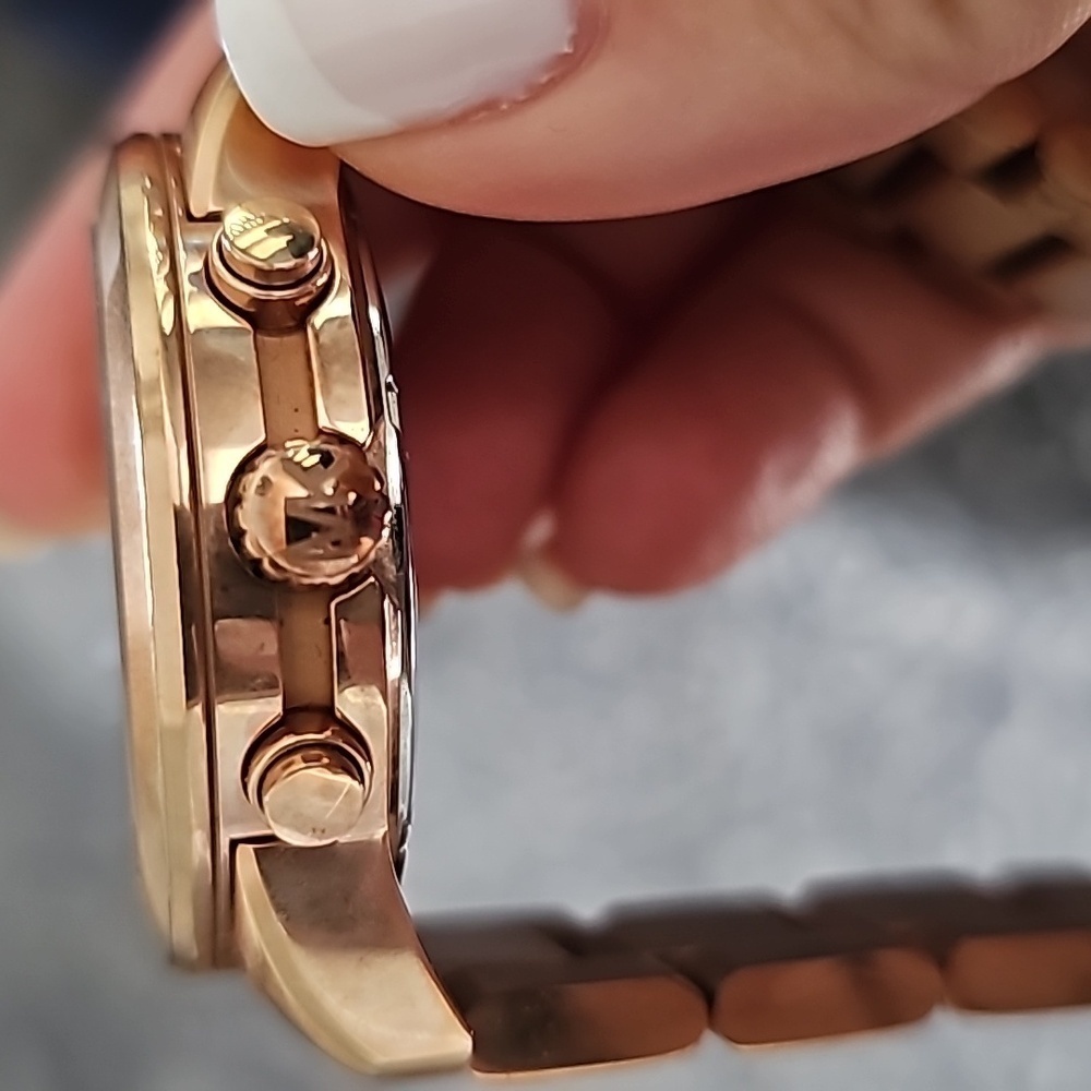 Michael Kors Rose Gold 10atm Watch - Picture 3 of 7